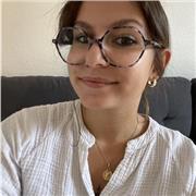 Vous cherchez une prof agréable et jeune ?